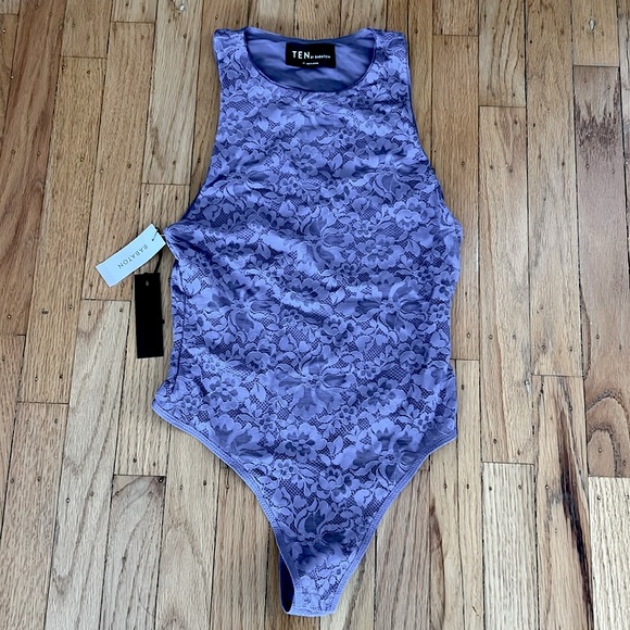 BNWT! Aritzia Ten by Babaton reel purple halter lace bodysuit XS - Picture 2 of 6